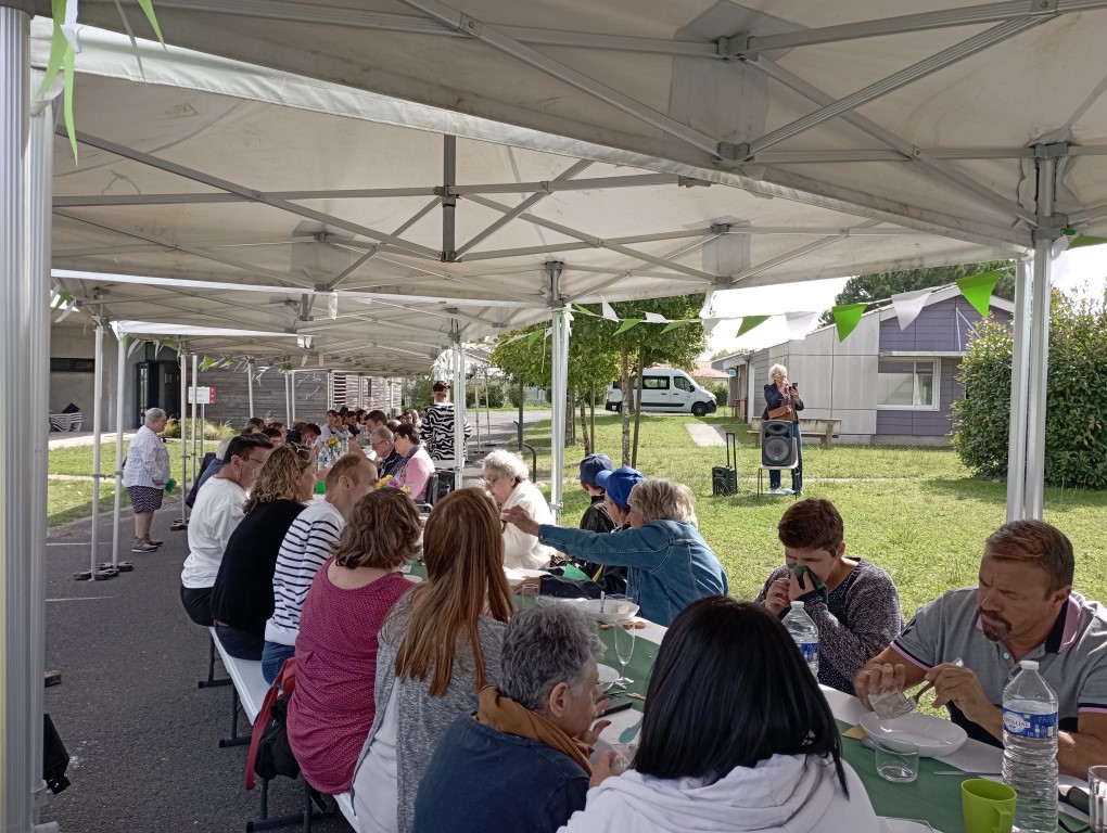 [PARTAGE] La fête des familles de rentrée de la MAS de Saint-Denis de Pile