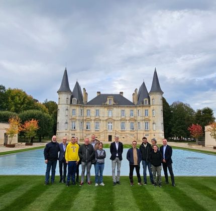 [PARTAGE] L’ESAT de Blanquefort découvre les vendanges aux côtés de la Compagnie Médocaine des Grands Crus